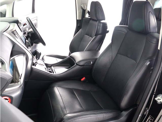 内装の状態も非常にクリーンな状態です｡
ご納車前には専門スタッフが
隅々までクリーニングを行います!