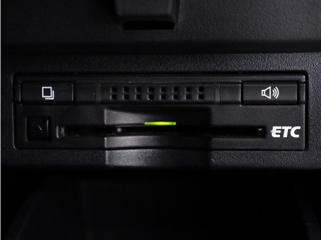 【ビルトインＥＴＣ】
後付けとは異なる一体感が魅力です｡
高速道路でストレスなく走行できます｡
