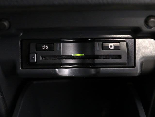 【ＥＴＣ完備!】
高速道路でストレスなく走行できます｡
今や必須の装備ですね!