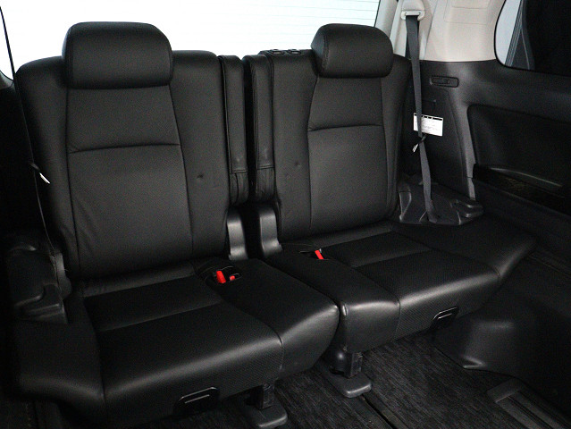 【サードシートまで広々空間】
シートアレンジにて快適空間を演出します!
豊富なアレンジパターンがございます!