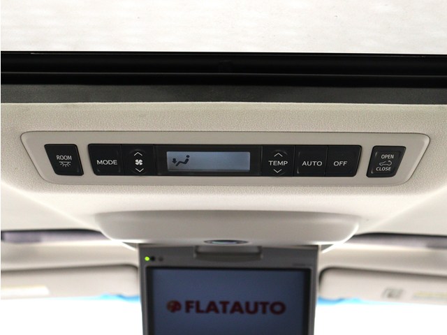 後部座席でエアコン温度をお好みで設定する
ことができます!