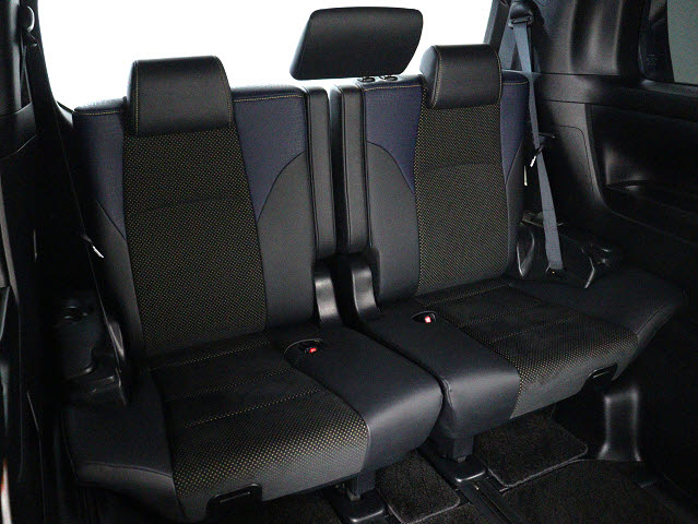 【サードシートまで広々空間】
シートアレンジにて快適空間を演出します!
豊富なアレンジパターンがございます!