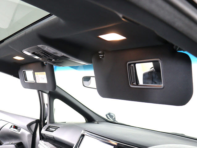 内装の状態も非常にクリーンな状態です｡
ご納車前には専門スタッフが
隅々までクリーニングを行います!