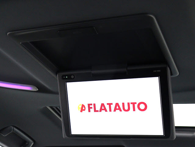 【後席モニター】
ミニバンの必須装備とも言える装備です!
後席の方も飽きることなくドライブが可能!