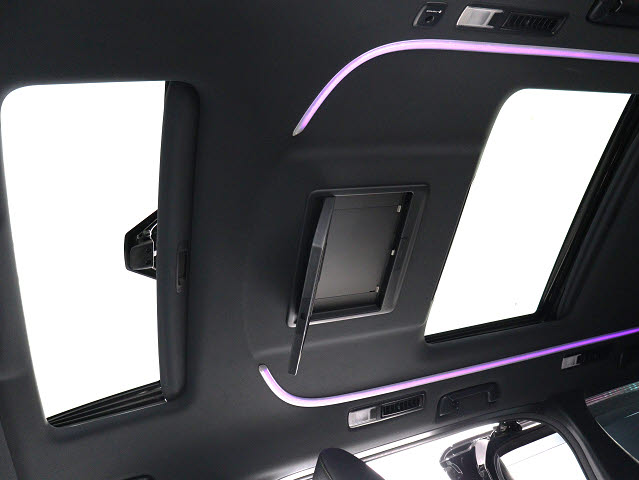 【大人気☆ツインサンルーフ】
見た目もカッコよく、車内の解放感も演出!
必須条件にされるほどの大人気装備です!