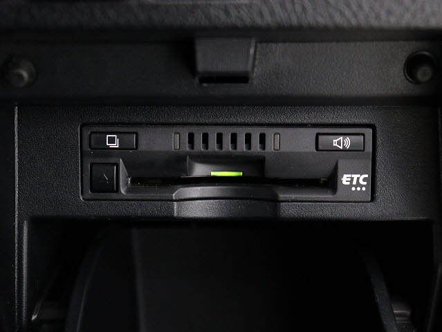 【ビルトインＥＴＣ】
後付けとは異なる一体感が魅力です｡
高速道路でストレスなく走行できます｡
