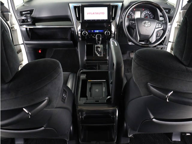 内装の状態も非常にクリーンな状態です｡
ご納車前には専門スタッフが
隅々までクリーニングを行います!