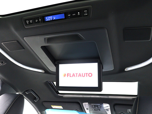 【電動後席モニター】ＪＢＬサウンド専用！
電動開閉後席フリップダウンモニターです。
５．１ｃｈサウンド対応、１７スピーカーの
専用音響システムとなり、人気の装備になり
ます。