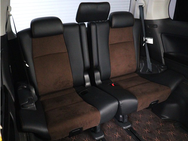 【サードシートまで広々空間】
シートアレンジにて快適空間を演出します!
豊富なアレンジパターンがございます!