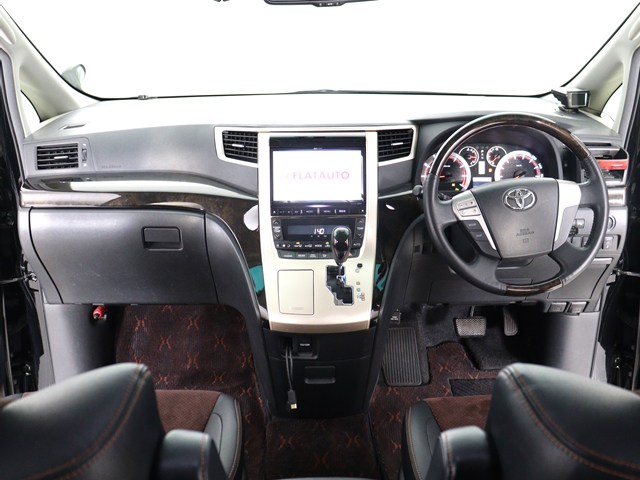 【運転席助手席も広々☆】
広々使えるのは後席だけではございません｡
国内最高峰ミニバンの特権ですね!