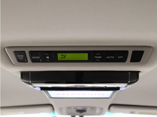 後部座席でエアコン温度をお好みで設定する
ことができます!