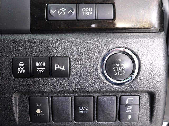 【プッシュスタート】
エンジン始動時はプッシュスタートを採用!
カバンから鍵を取り出す手間も不要です｡