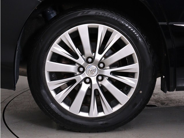 お客様のお好みの新品18インチ、19インチ、
20インチホイール装着可能！ダウンサスなど
ローダウンも取付可能です！ヴァルドやワー
クなどのメーカー品も取り寄せ可能です！