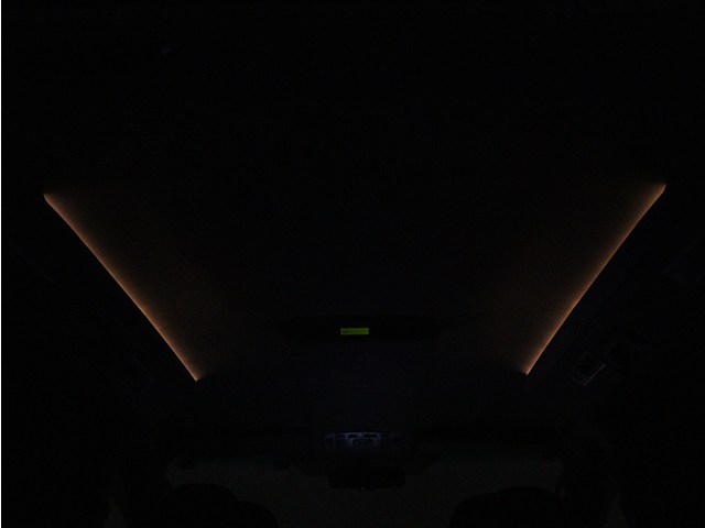 夜間に室内を照らしてくれるルームライトで
す