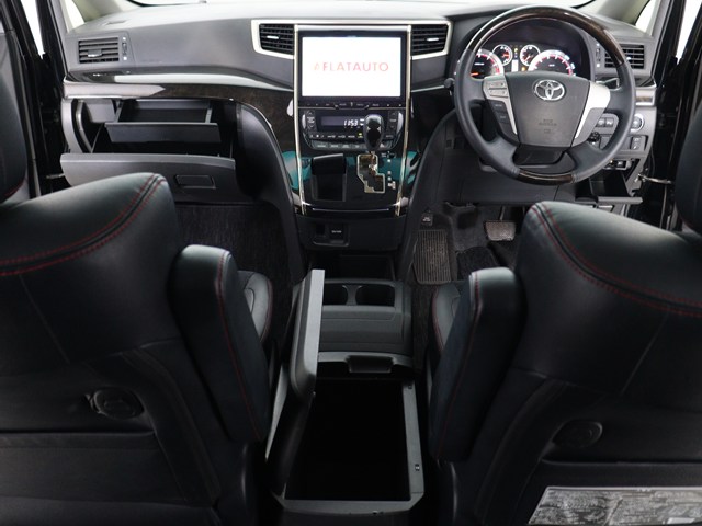 内装の状態も非常にクリーンな状態です｡
ご納車前には専門スタッフが
隅々までクリーニングを行います!