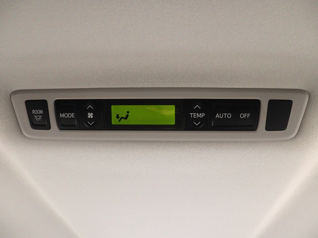 後部座席でエアコン温度をお好みで設定する
ことができます!