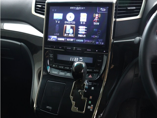 【大人気☆ＡＬＰＩＮＥ　１０インチナビ】
定価29万円相当の１０型ナビです♪
大画面で見やすいだけでなく､
インパネとの一体感もあり見た目も抜群!