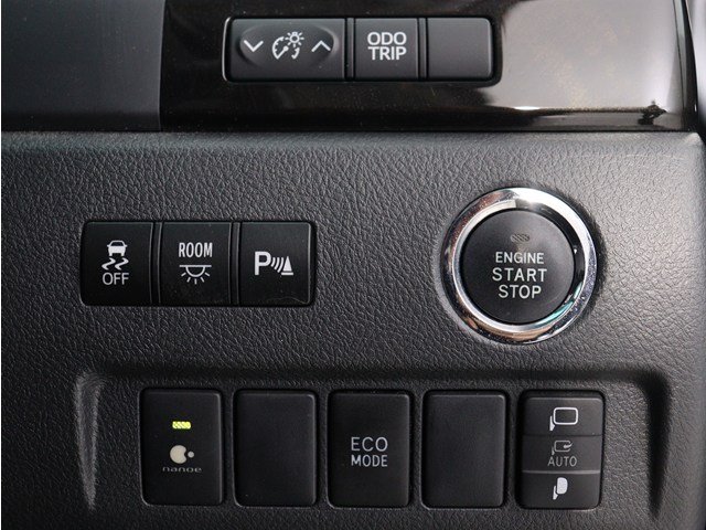 【両側自動ドア＆パワーバックドア】
左右ドア＆バックドアも運転席のスイッチ､
キーレスのスイッチで開閉可能です!