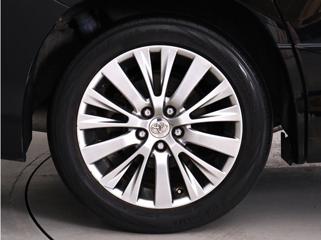 お客様のお好みの新品18インチ、19インチ、
20インチホイール装着可能！ダウンサスなど
ローダウンも取付可能です！ヴァルドやワー
クなどのメーカー品も取り寄せ可能です！