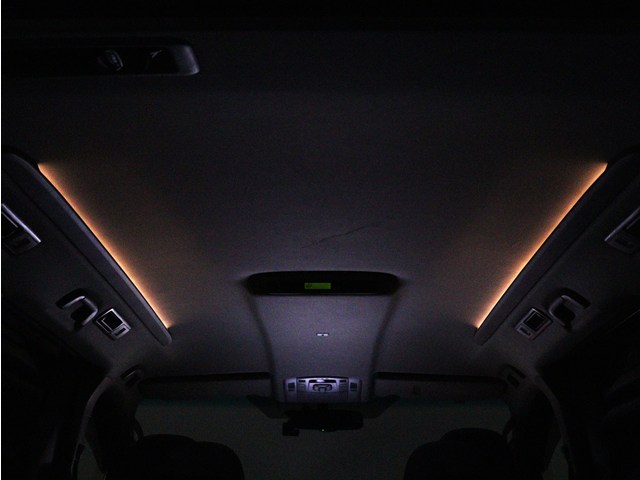 夜間に室内を照らしてくれるルームライトで
す♪♪