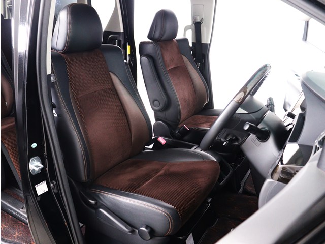 内装の状態も非常にクリーンな状態です｡
ご納車前には専門スタッフが
隅々までクリーニングを行います!