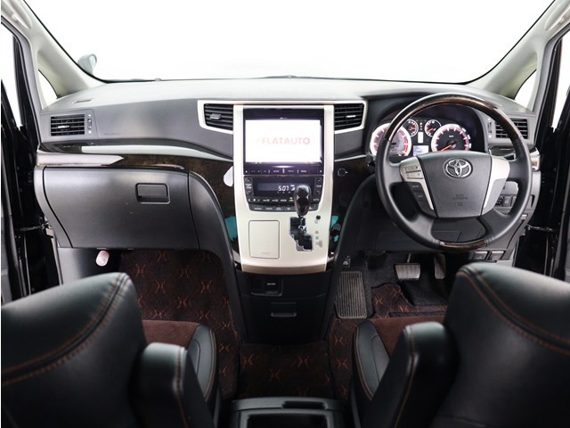 【運転席助手席も広々☆】
広々使えるのは後席だけではございません｡
国内最高峰ミニバンの特権ですね!