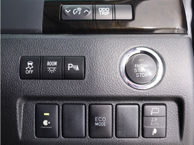 【プッシュスタート】
エンジン始動時はプッシュスタートを採用!
カバンから鍵を取り出す手間も不要です｡