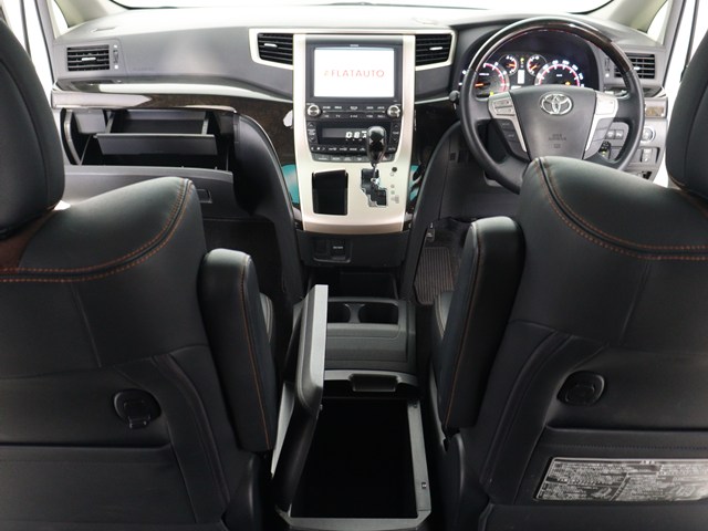 内装の状態も非常にクリーンな状態です｡
ご納車前には専門スタッフが
隅々までクリーニングを行います!