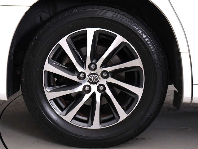 お客様のお好みの新品18インチ、19インチ、
20インチホイール装着可能！ダウンサスなど
ローダウンも取付可能です！ヴァルドやワー
クなどのメーカー品も取り寄せ可能です！