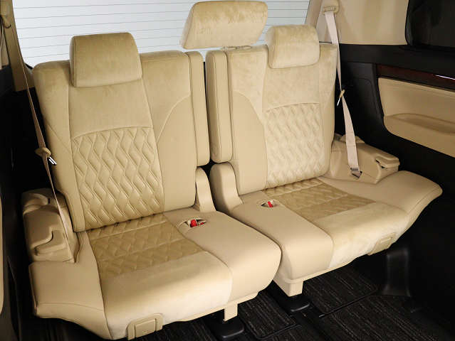 【サードシートまで広々空間】
シートアレンジにて快適空間を演出します!
豊富なアレンジパターンがございます!