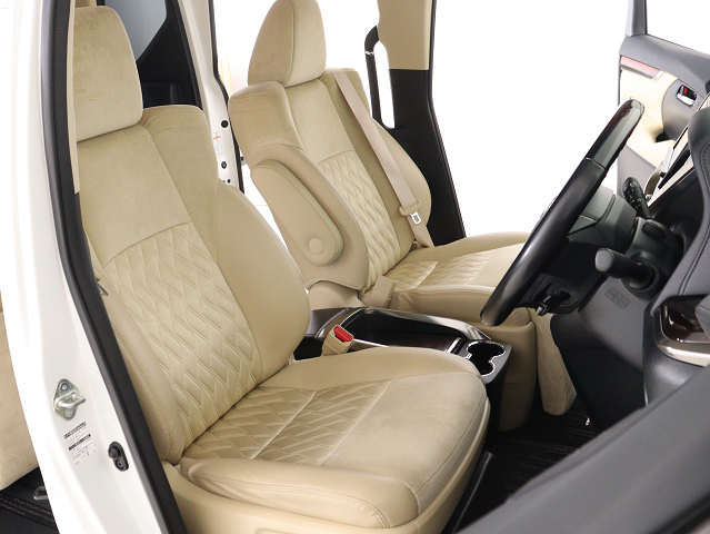 内装の状態も非常にクリーンな状態です｡
ご納車前には専門スタッフが
隅々までクリーニングを行います!