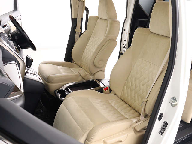 内装の状態も非常にクリーンな状態です｡
ご納車前には専門スタッフが
隅々までクリーニングを行います!