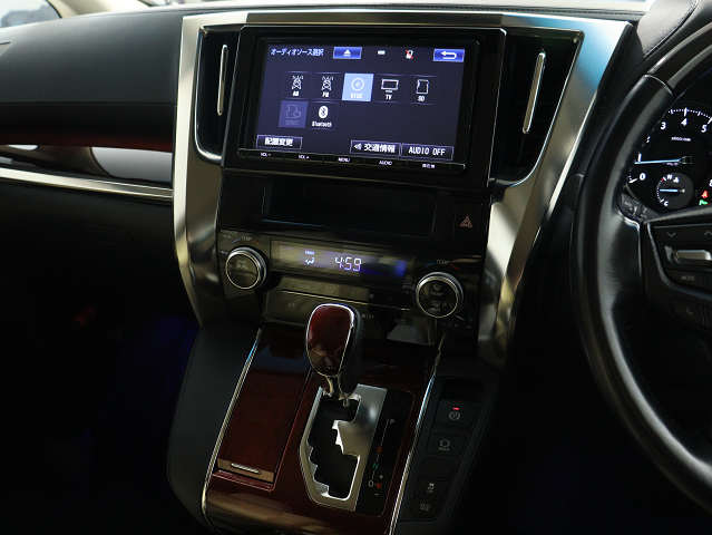 【トヨタ純正ナビ装備】
純正品ならではの操作性とフィット感!
Bluetooth接続可能です!