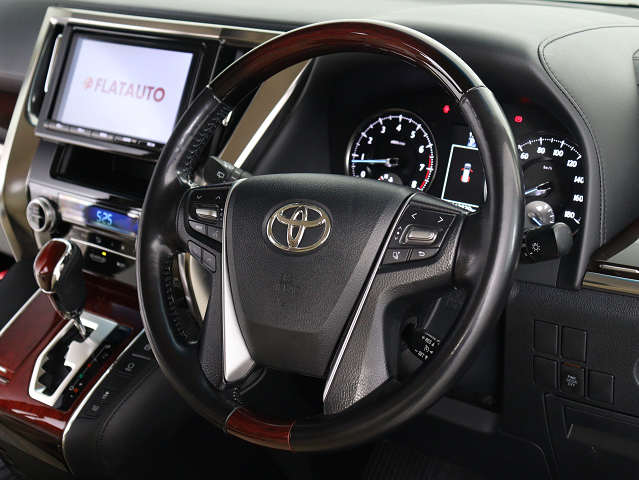 内装の状態も非常にクリーンな状態です｡
ご納車前には専門スタッフが
隅々までクリーニングを行います!