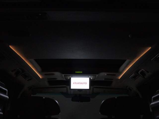 夜間に室内を照らしてくれるルームライトで
す♪♪