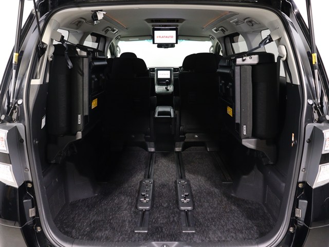 【広々トランクルーム】
スーツケース､ゴルフバッグも楽々収納可能
大人数での旅行にもピッタリの収容量です