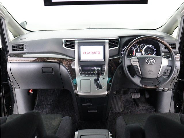 【本革巻きウッドコンビステアリング】
同色のウッド部分と本革のコンビハンドル!
高級感にあふれたステアリングです!