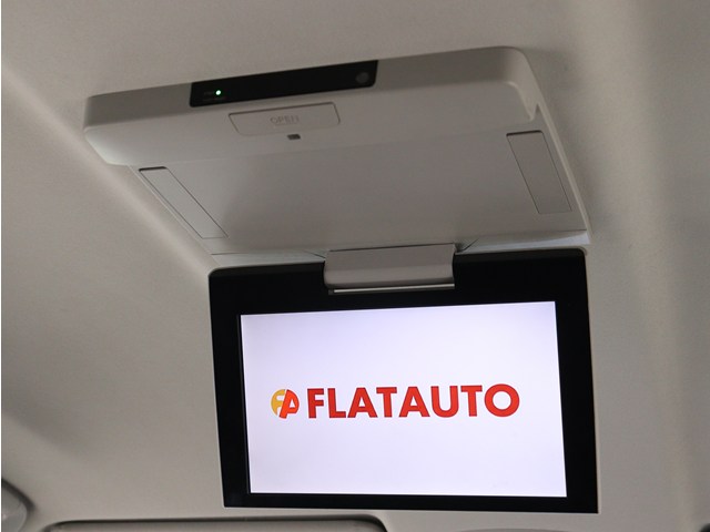 【後席モニター】
ミニバンの必須装備とも言える装備です!
後席の方も飽きることなくドライブが可能!