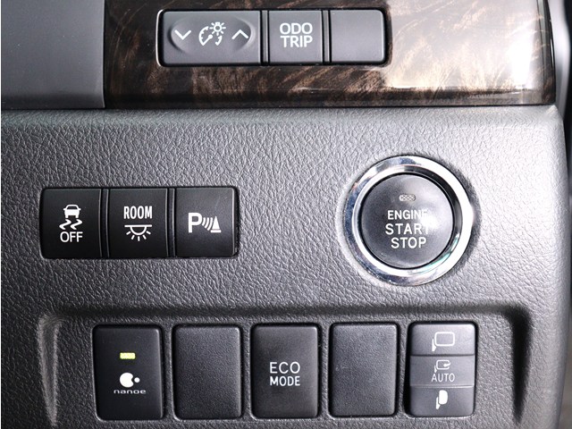 【プッシュスタート】
エンジン始動時はプッシュスタートを採用!
カバンから鍵を取り出す手間も不要です｡