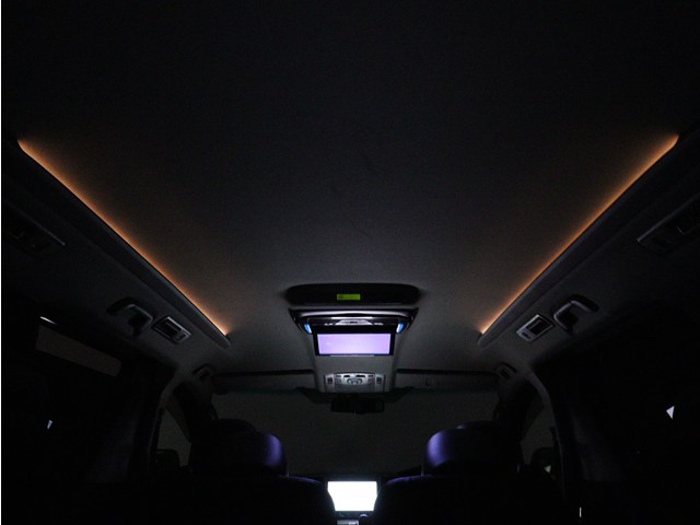 夜間に室内を照らしてくれるルームライトで
す♪♪