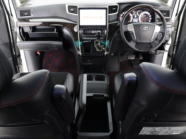 内装の状態も非常にクリーンな状態です｡
ご納車前には専門スタッフが
隅々までクリーニングを行います!