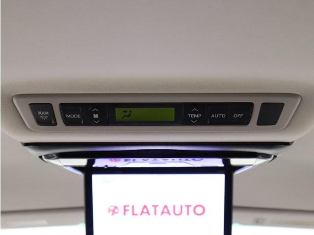 後部座席でエアコン温度をお好みで設定する
ことができます