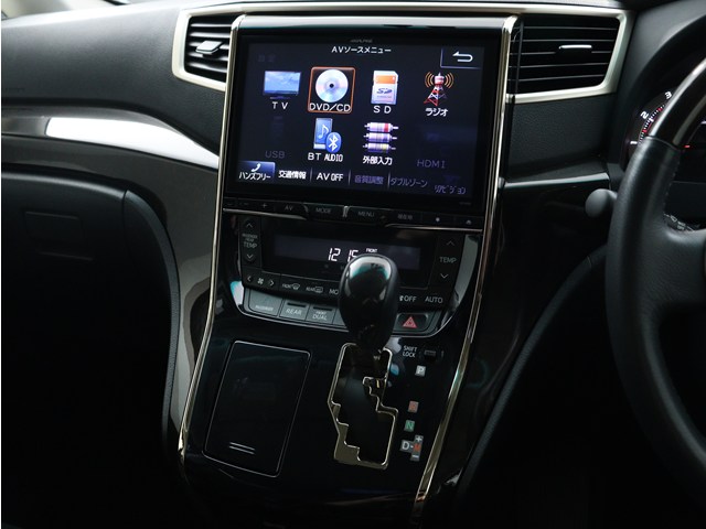 【大人気☆ＡＬＰＩＮＥ　１０インチナビ】
定価29万円相当の１０型ナビです♪
大画面で見やすいだけでなく､
インパネとの一体感もあり見た目も抜群!