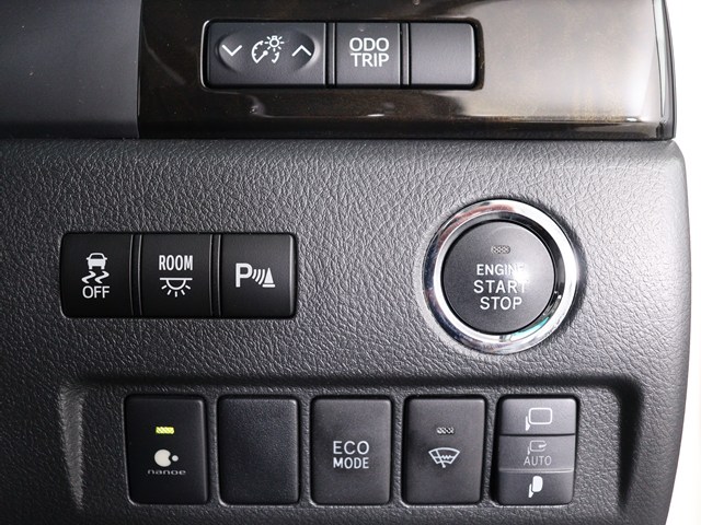 【プッシュスタート】
エンジン始動時はプッシュスタートを採用!
カバンから鍵を取り出す手間も不要です｡