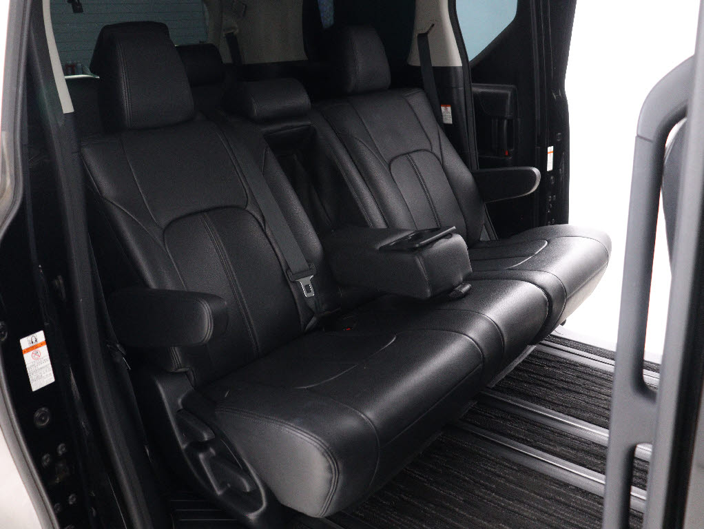 【希少☆８人乗りシート】
７人では足りない｡そんな方ににオススメ!
希少な１台ですのでご検討はお早めに!