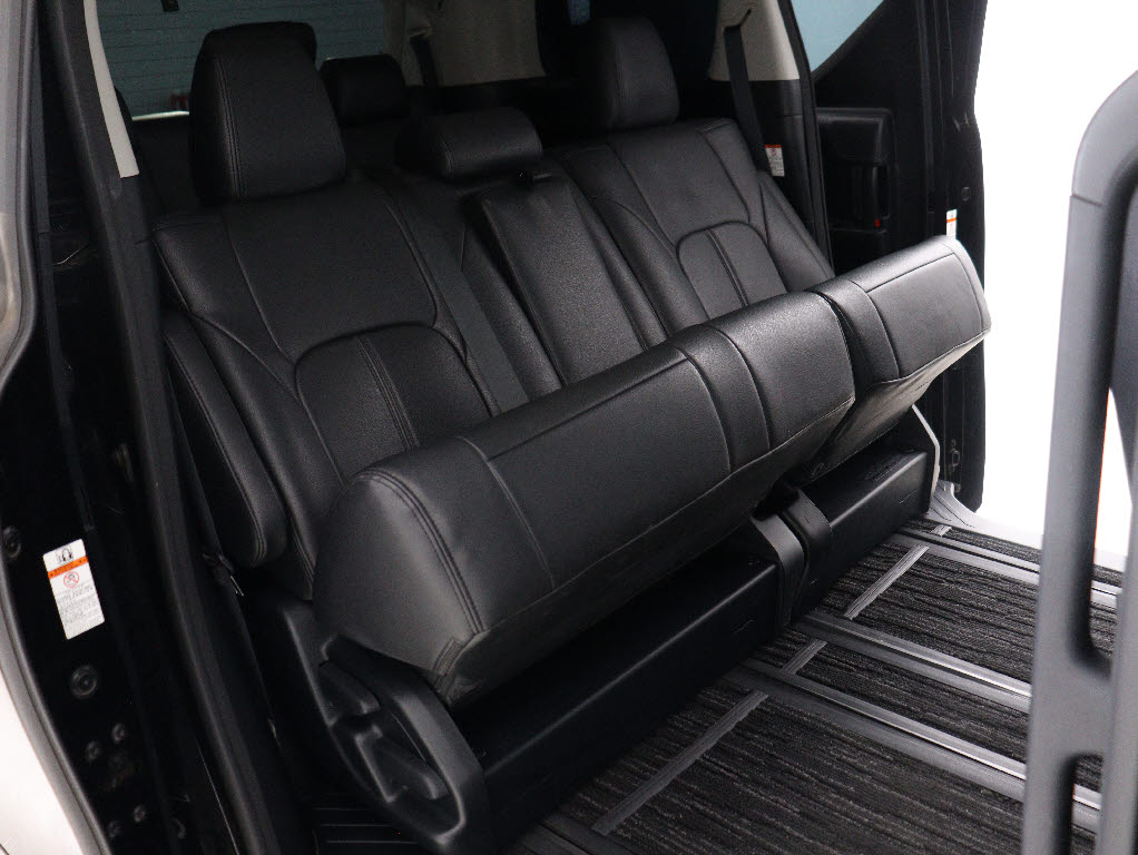 【希少☆８人乗りシート】
７人では足りない｡そんな方ににオススメ!
希少な１台ですのでご検討はお早めに!