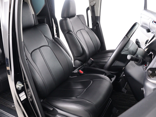 内装の状態も非常にクリーンな状態です｡
ご納車前には専門スタッフが
隅々までクリーニングを行います!