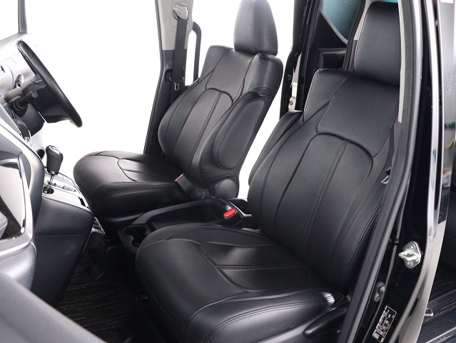 内装の状態も非常にクリーンな状態です｡
ご納車前には専門スタッフが
隅々までクリーニングを行います!