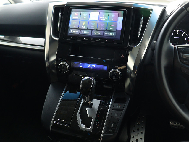 【社外高性能ナビ装備】
社外品でありながらフィット感◎
!Bluetooth接続可能です!