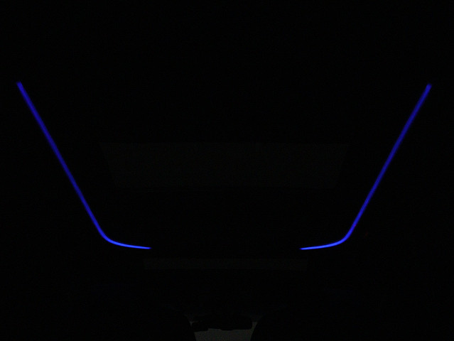 夜間に室内を照らしてくれるルームライトで
す♪♪